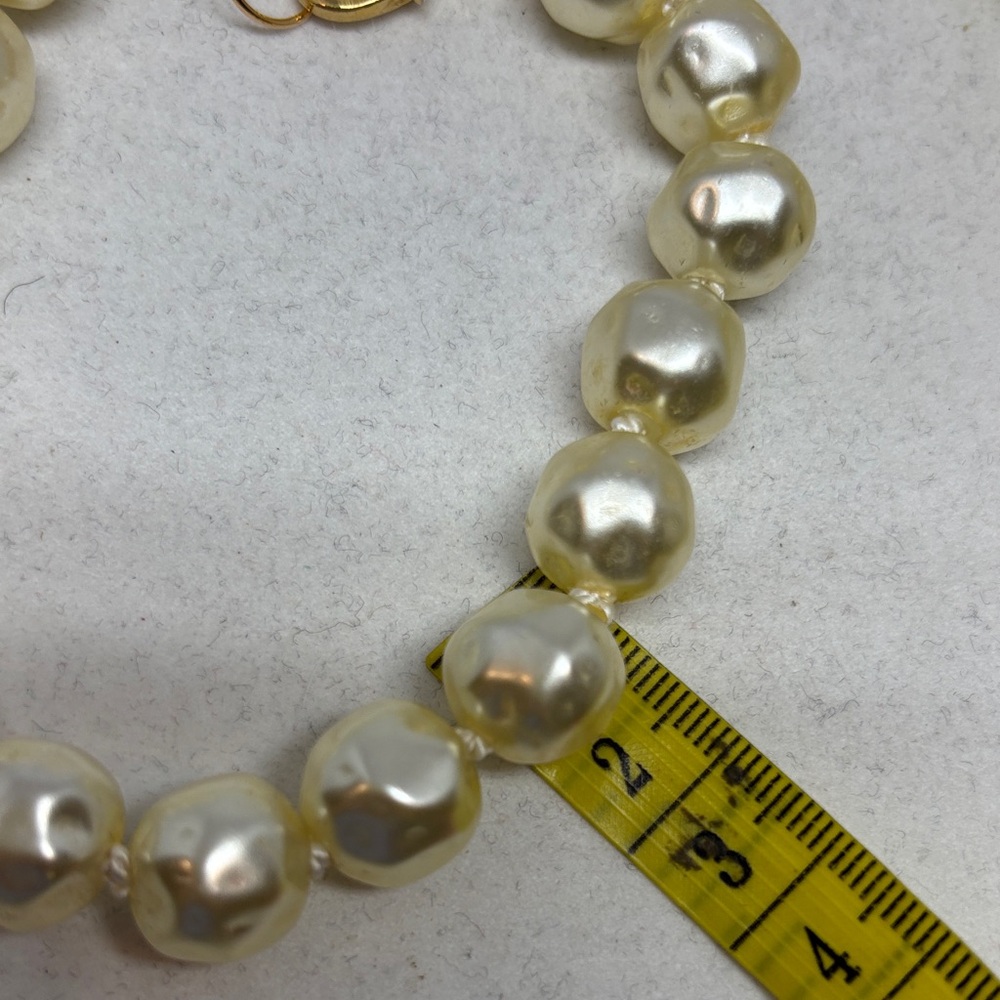 Christian Dior Cream Baroque Pearl Necklace - Picture 15 of 15